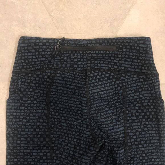 lululemon crop legging with pockets - Picture 3 of 5